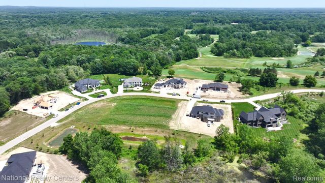 1655 Vista Drive W, Oakland Charter Township, MI 48363