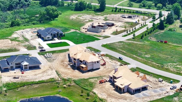 1655 Vista Drive W, Oakland Charter Township, MI 48363