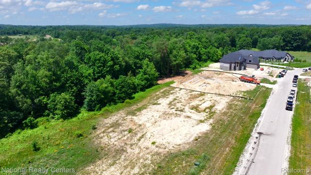 1655 Vista Drive W, Oakland Charter Township, MI 48363