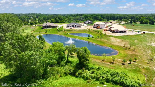 1655 Vista Drive W, Oakland Charter Township, MI 48363