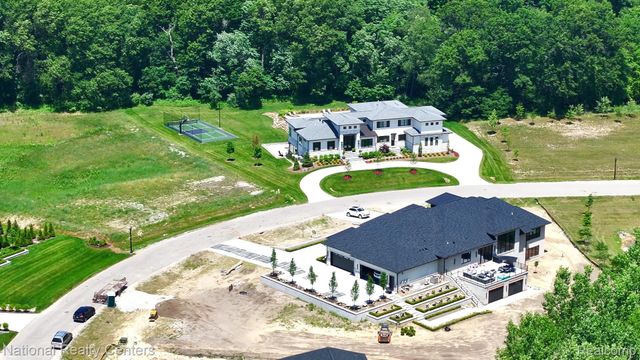 1655 Vista Drive W, Oakland Charter Township, MI 48363