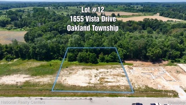 1655 Vista Drive W, Oakland Charter Township, MI 48363