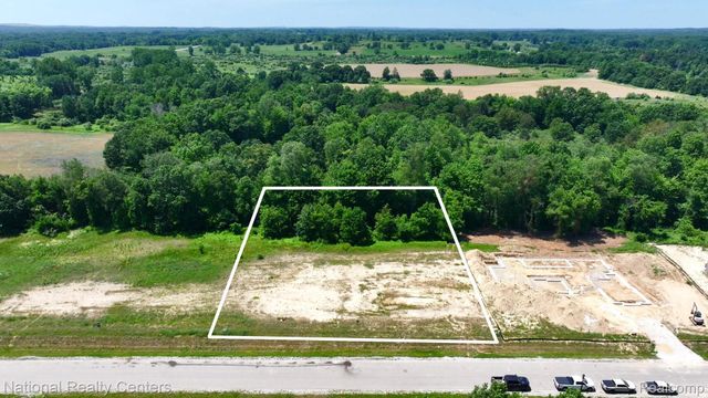 1655 Vista Drive W, Oakland Charter Township, MI 48363