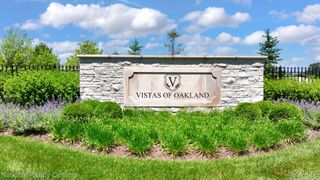1655 Vista Drive W, Oakland Charter Township, MI 48363