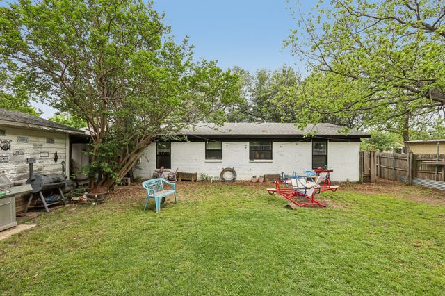 426 W Lake Street, Krum, TX 76249