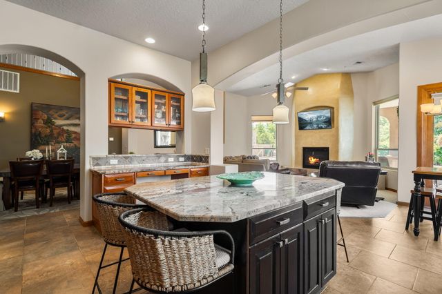 323 Nuevo Hacienda Lane NW, Los Ranchos, NM 87107
