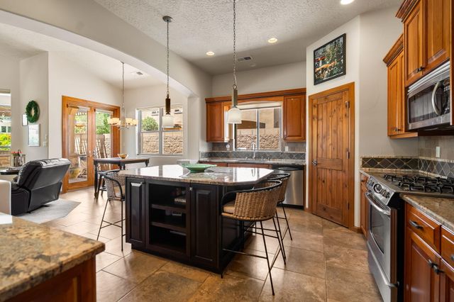 323 Nuevo Hacienda Lane NW, Los Ranchos, NM 87107