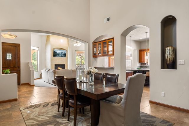 323 Nuevo Hacienda Lane NW, Los Ranchos, NM 87107