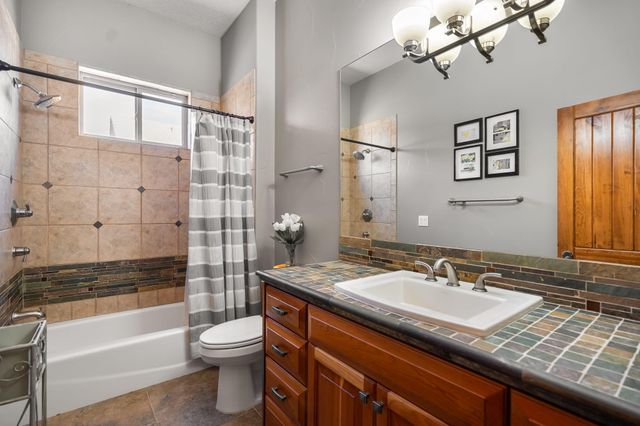 323 Nuevo Hacienda Lane NW, Los Ranchos, NM 87107