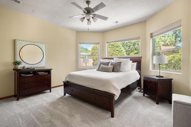 323 Nuevo Hacienda Lane NW, Los Ranchos, NM 87107