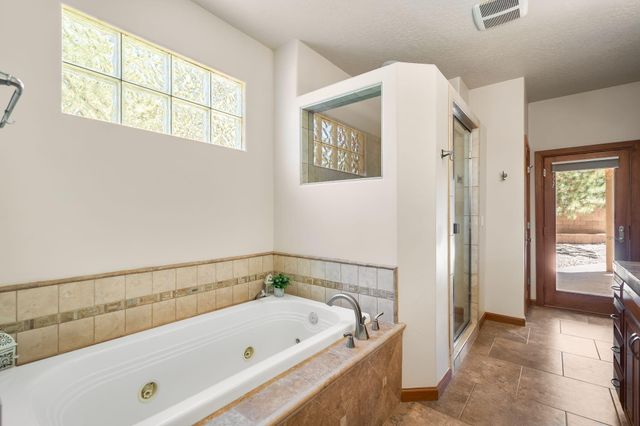 323 Nuevo Hacienda Lane NW, Los Ranchos, NM 87107