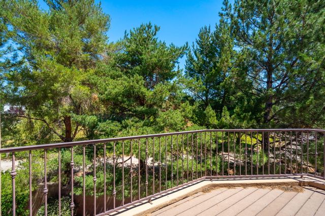 323 Nuevo Hacienda Lane NW, Los Ranchos, NM 87107