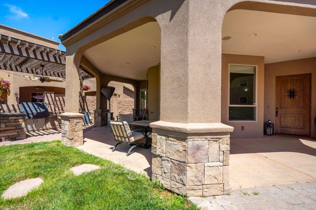 323 Nuevo Hacienda Lane NW, Los Ranchos, NM 87107