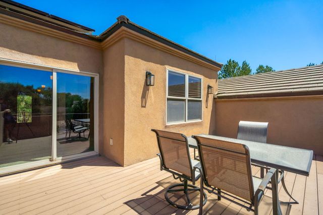 323 Nuevo Hacienda Lane NW, Los Ranchos, NM 87107