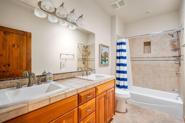 323 Nuevo Hacienda Lane NW, Los Ranchos, NM 87107