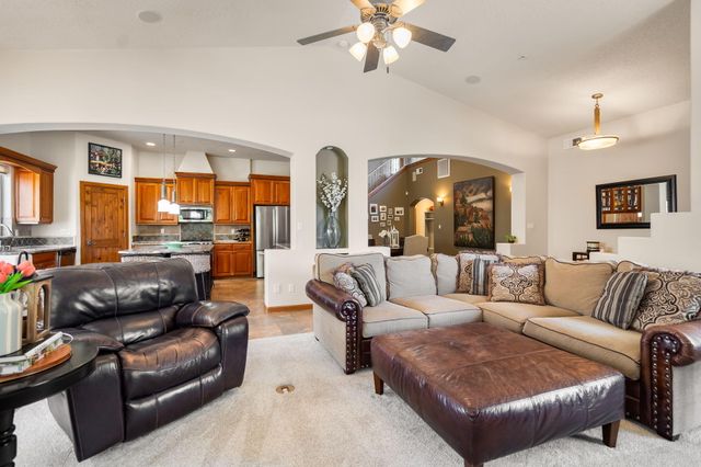 323 Nuevo Hacienda Lane NW, Los Ranchos, NM 87107