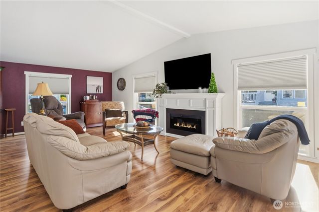 620 NE Saturn Lane, Bremerton, WA 98311