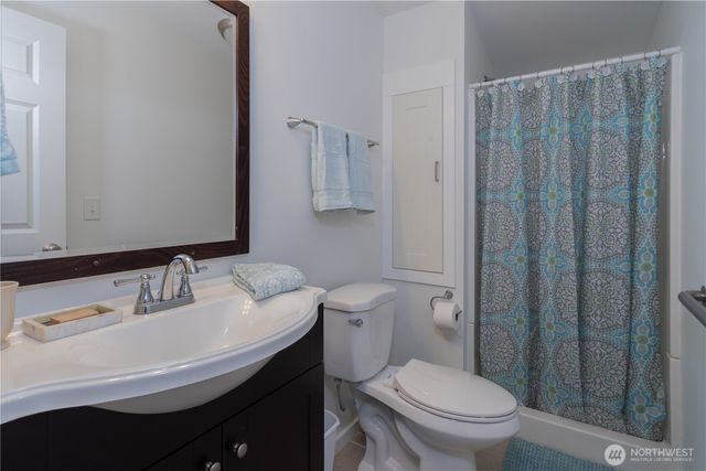 620 NE Saturn Lane, Bremerton, WA 98311