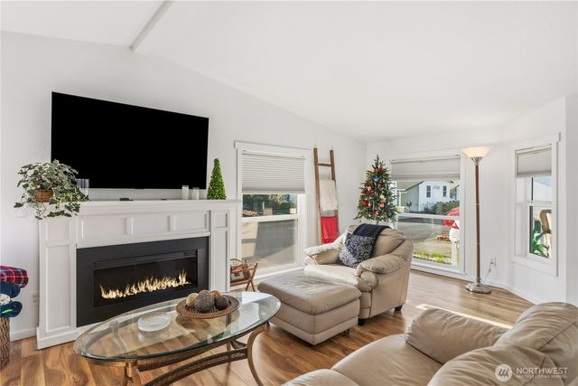 620 NE Saturn Lane, Bremerton, WA 98311