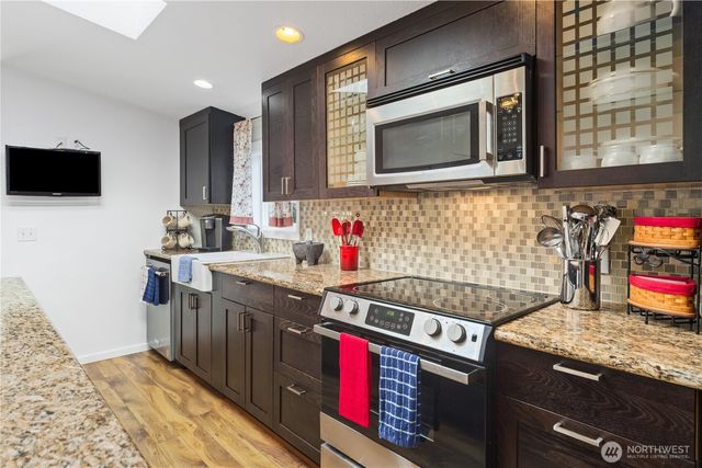 620 NE Saturn Lane, Bremerton, WA 98311