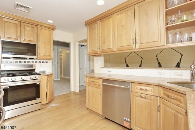14 Birdseye Cir, Wayne Twp., NJ 07470