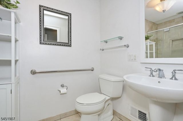 14 Birdseye Cir, Wayne Twp., NJ 07470