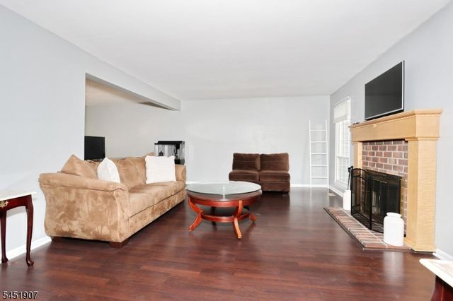 14 Birdseye Cir, Wayne Twp., NJ 07470