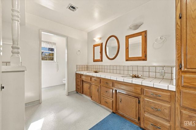 5700 Panorama Crest Drive, Bakersfield, CA 93306