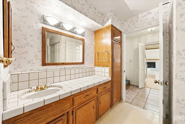 5700 Panorama Crest Drive, Bakersfield, CA 93306