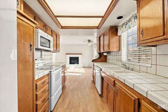 5700 Panorama Crest Drive, Bakersfield, CA 93306