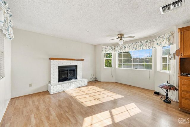 5700 Panorama Crest Drive, Bakersfield, CA 93306