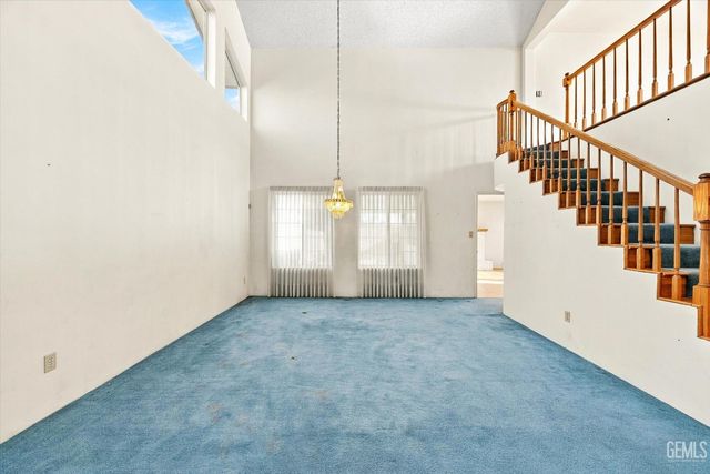 5700 Panorama Crest Drive, Bakersfield, CA 93306