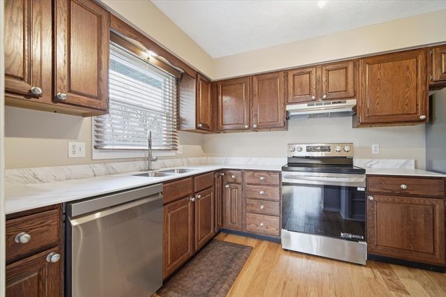 1204 Kim Drive, Bloomington, IL 61704