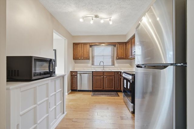 1204 Kim Drive, Bloomington, IL 61704