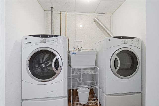 1204 Kim Drive, Bloomington, IL 61704