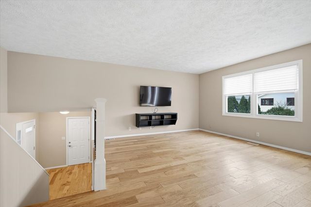 1204 Kim Drive, Bloomington, IL 61704