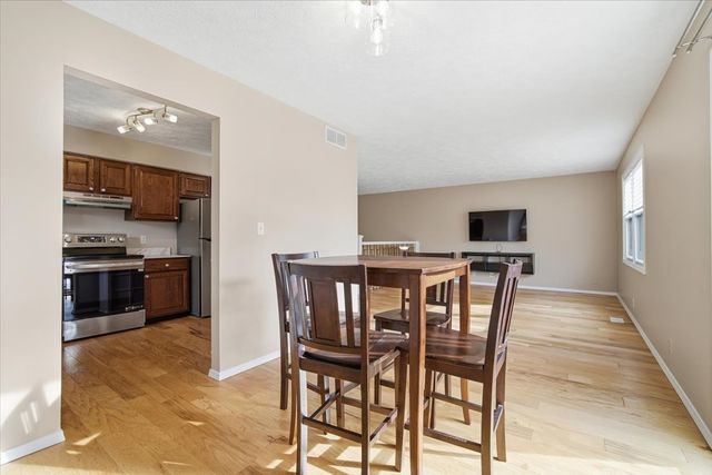 1204 Kim Drive, Bloomington, IL 61704