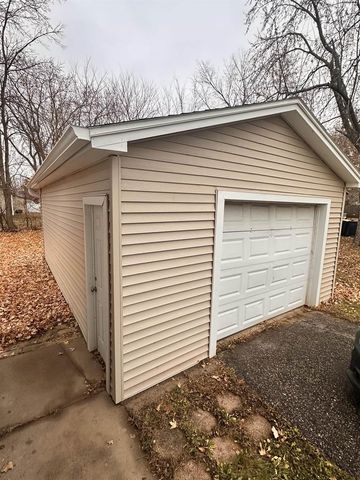 809 E State Street, Mauston, WI 53948