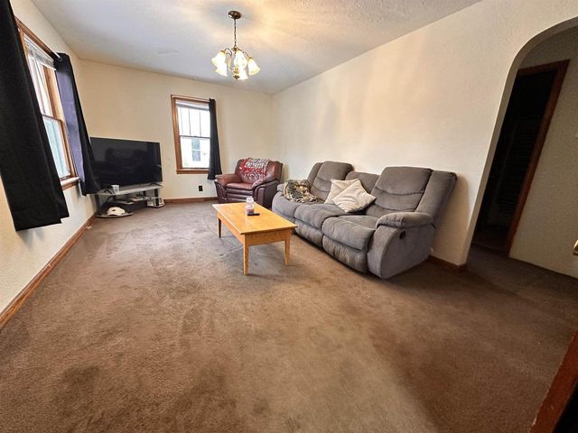 809 E State Street, Mauston, WI 53948