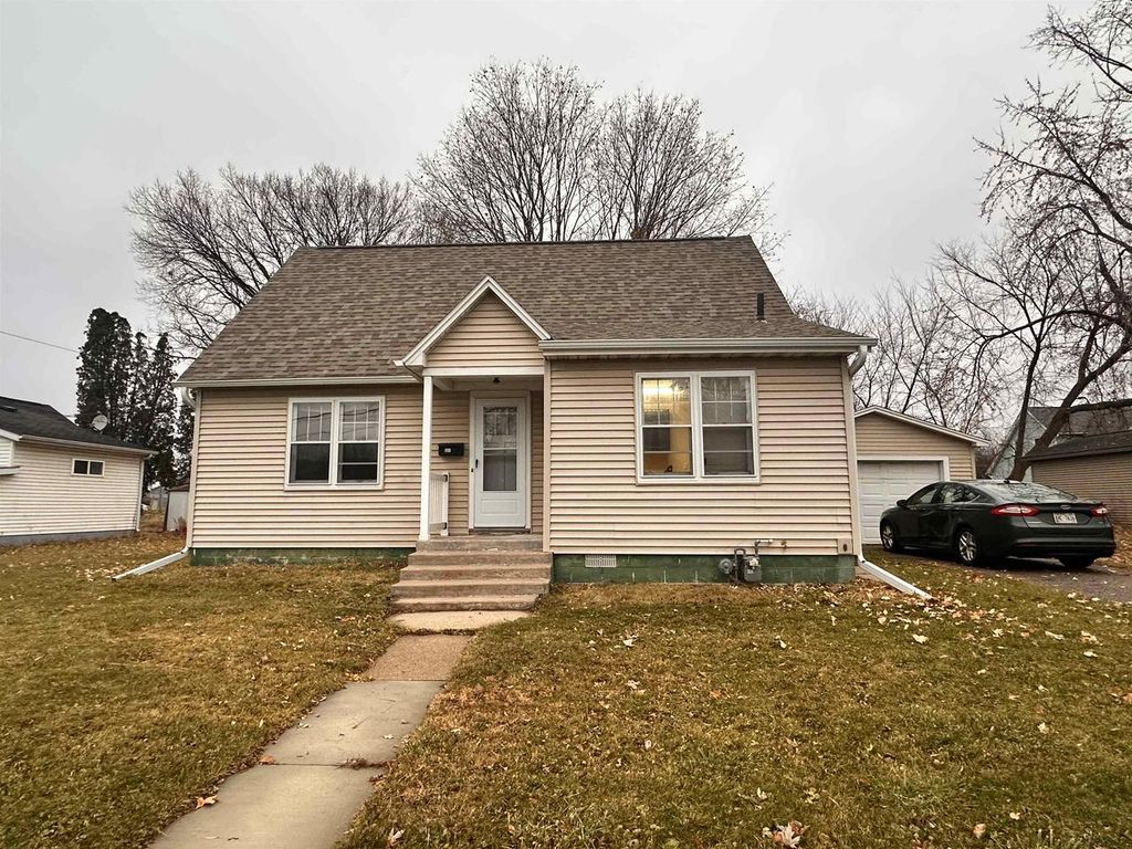 809 E State Street, Mauston, WI 53948