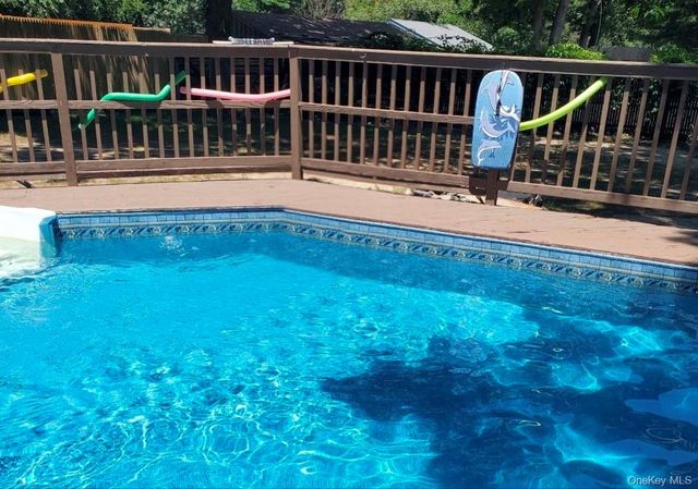 27 Dillmont Drive, Smithtown, NY 11787