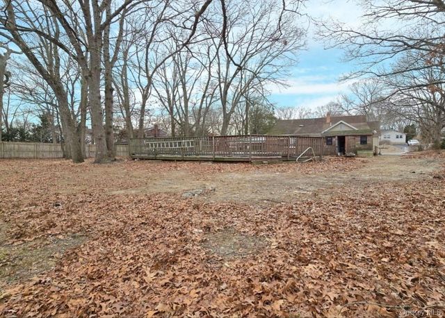 27 Dillmont Drive, Smithtown, NY 11787