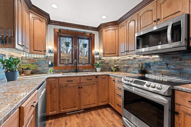 2482 MORNING STAR COURT, Green Bay, WI 54302