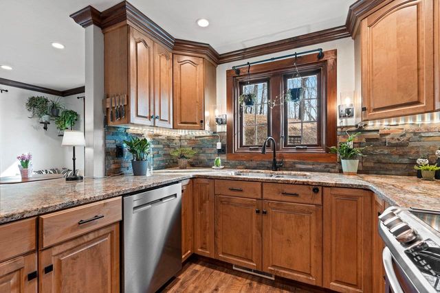 2482 MORNING STAR COURT, Green Bay, WI 54302