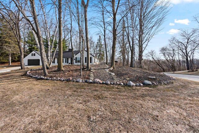 2482 MORNING STAR COURT, Green Bay, WI 54302
