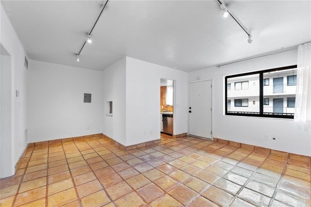 2924 Day Avenue N211, Miami, FL 33133