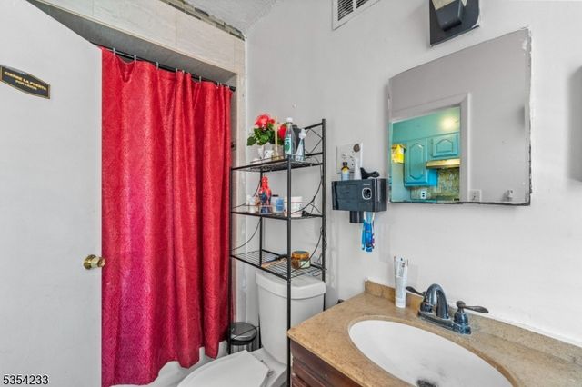 246 Ackerman Ave, Clifton City, NJ 07011