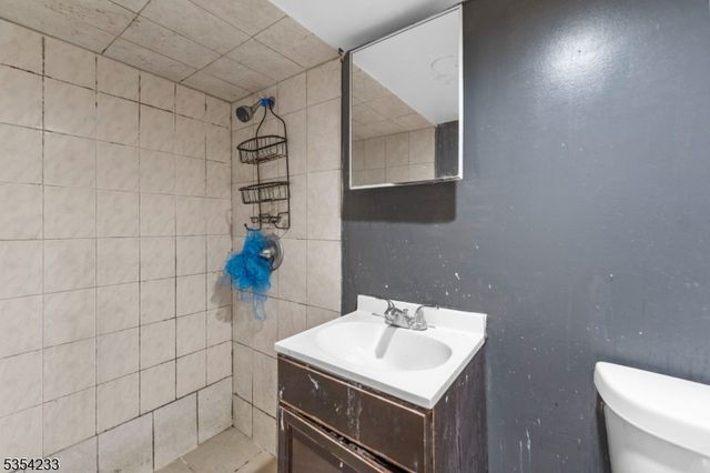 246 Ackerman Ave, Clifton City, NJ 07011