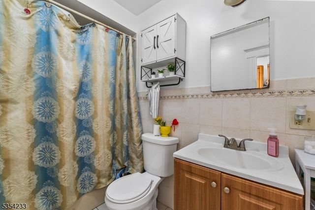 246 Ackerman Ave, Clifton City, NJ 07011