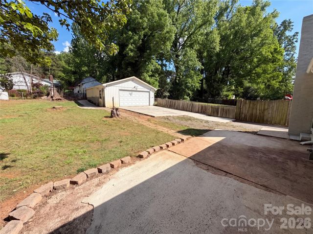 1815 Weststone Drive, Charlotte, NC 28208